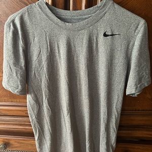 Nike Mens dri fit tshirt size S